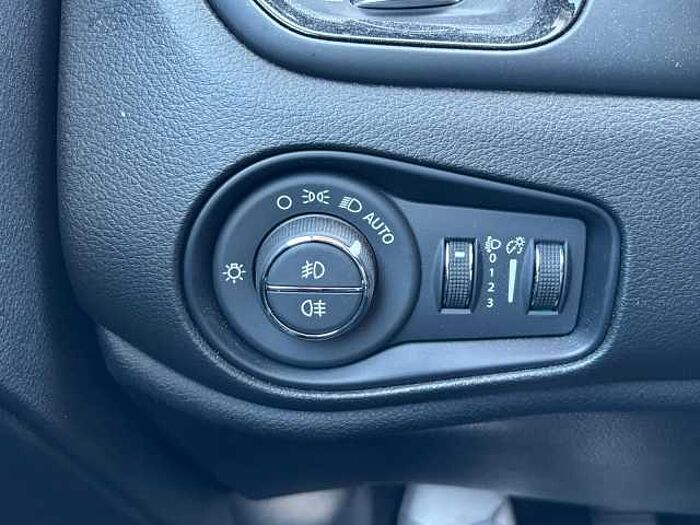 Jeep Jeep Renegade Night Eagle Longitude FWD