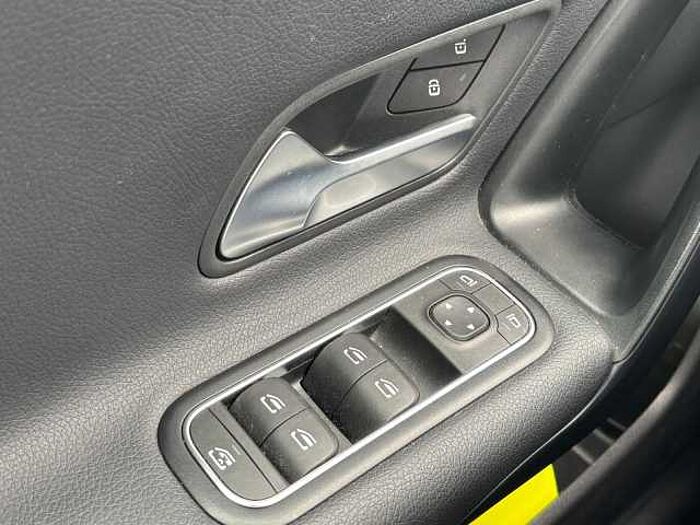 Mercedes-Benz Mercedes CLA 180 D Andere