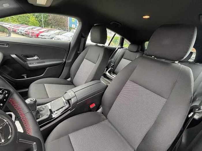 Mercedes-Benz Mercedes CLA 180 D Andere